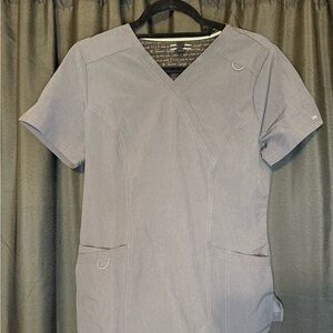 Elle scrub top size small